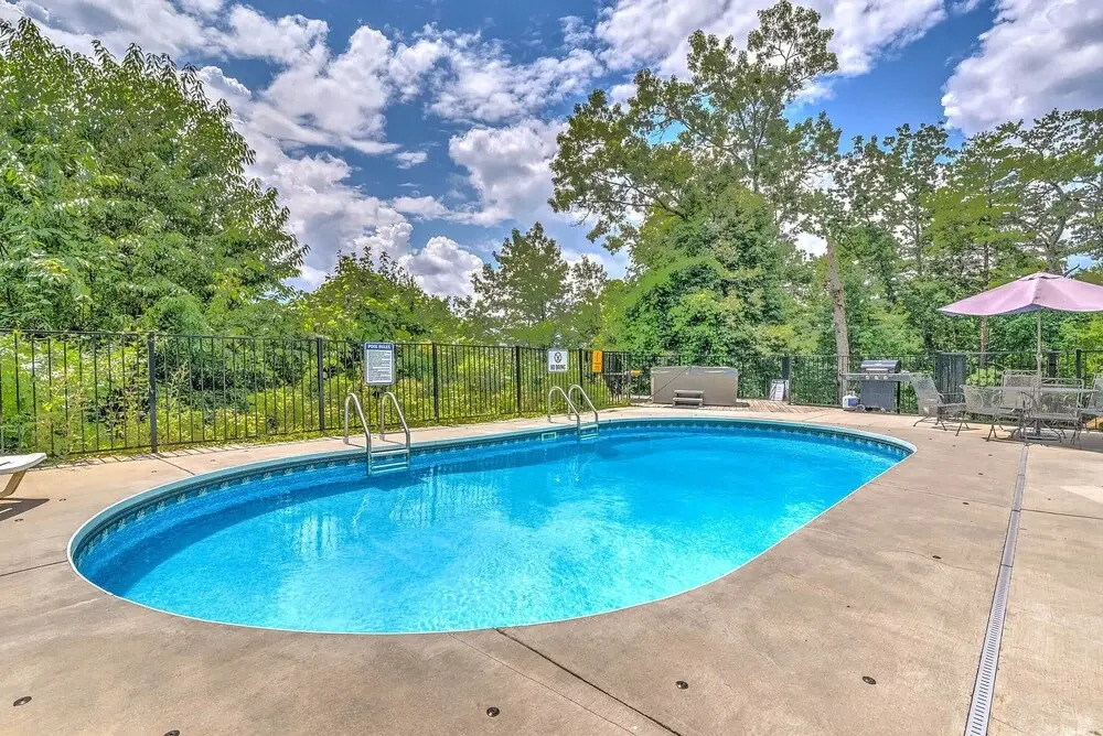 Smoky Mountains 5br 5ba Poolside Chalet