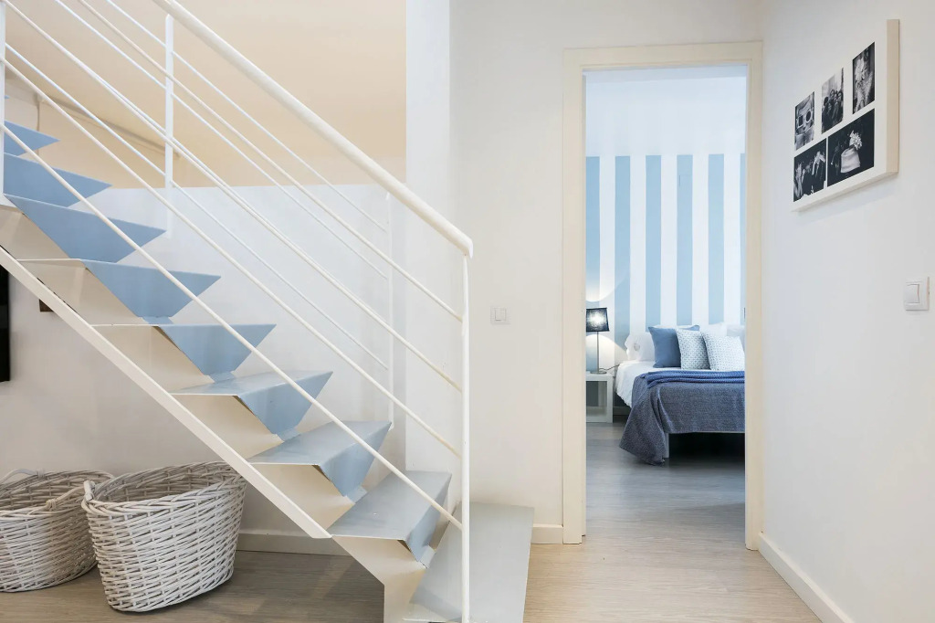 Sitges Group Blue&White