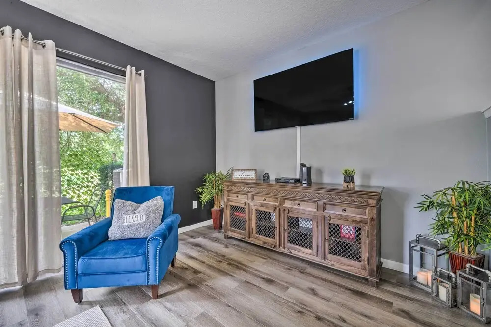 Renovated Kissimmee Townhome: 5 Mi to Disney!