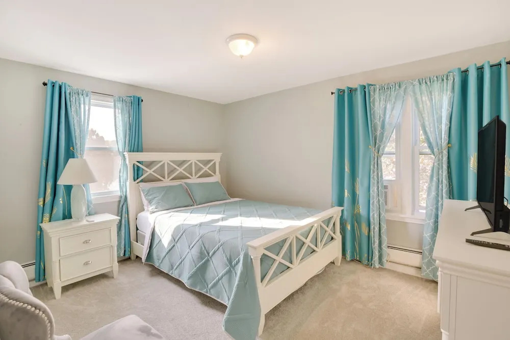 Great for Families: Waterville Retreat w/ Yard!