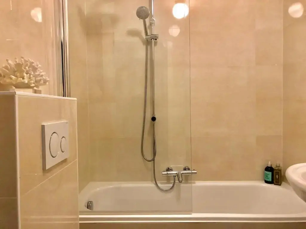 Décor Canal House