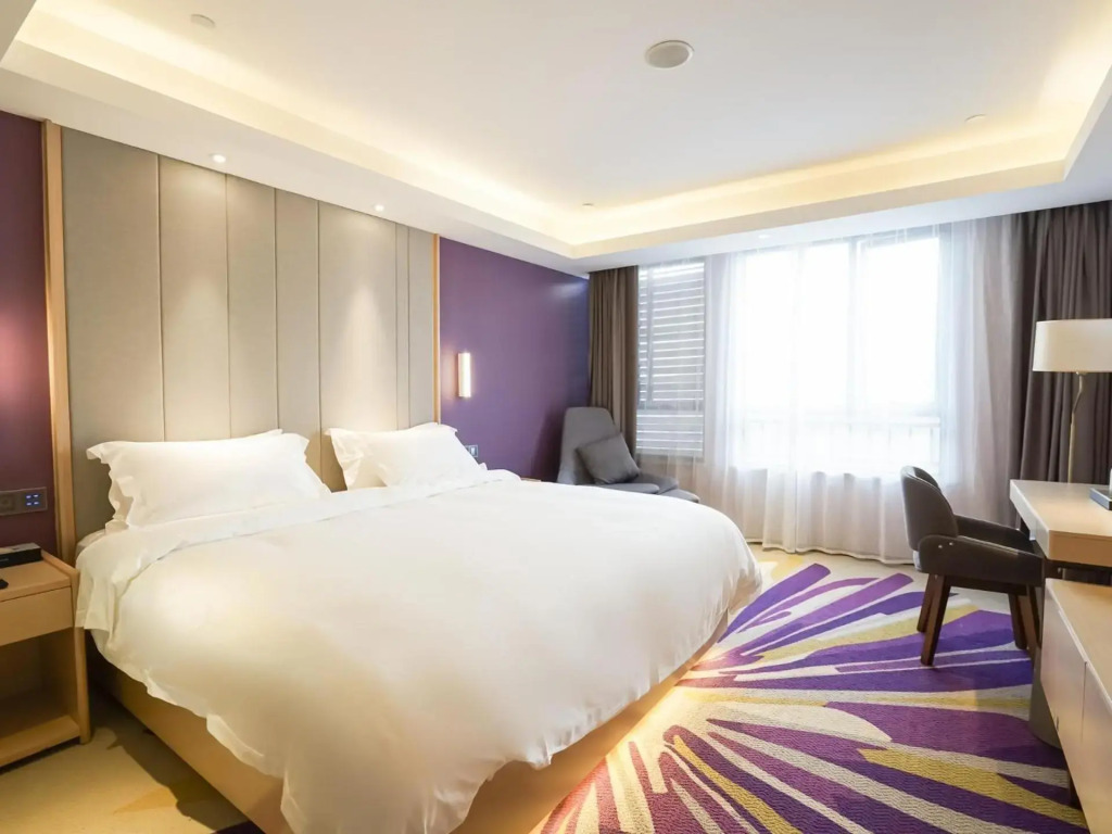 Lavande Hotel Jingmen Planet World City