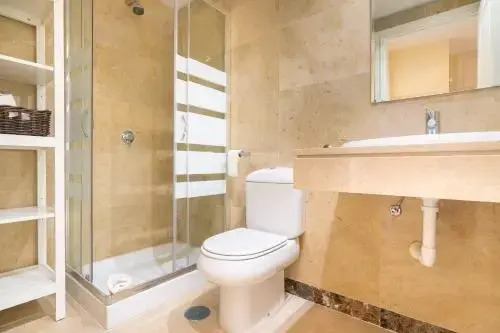 Duquesa Village Apartemento 2115