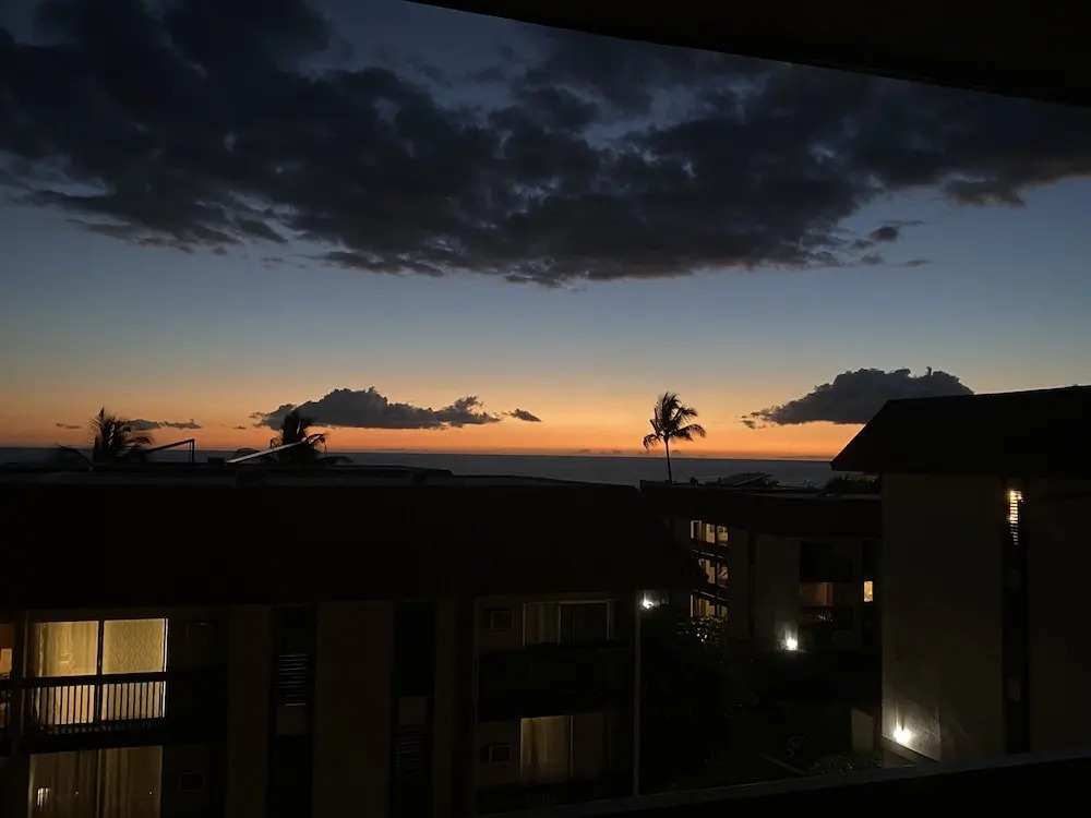 OCEAN VIEW 2 BEDROOM DOWNTOWN CONDO 2 Condo by RedAwning
