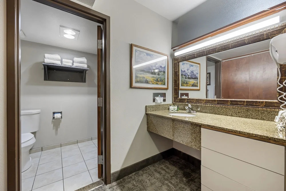 Seaport Inn and Suites