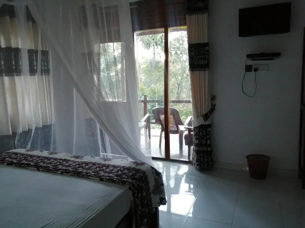 Solitary Resort Ella