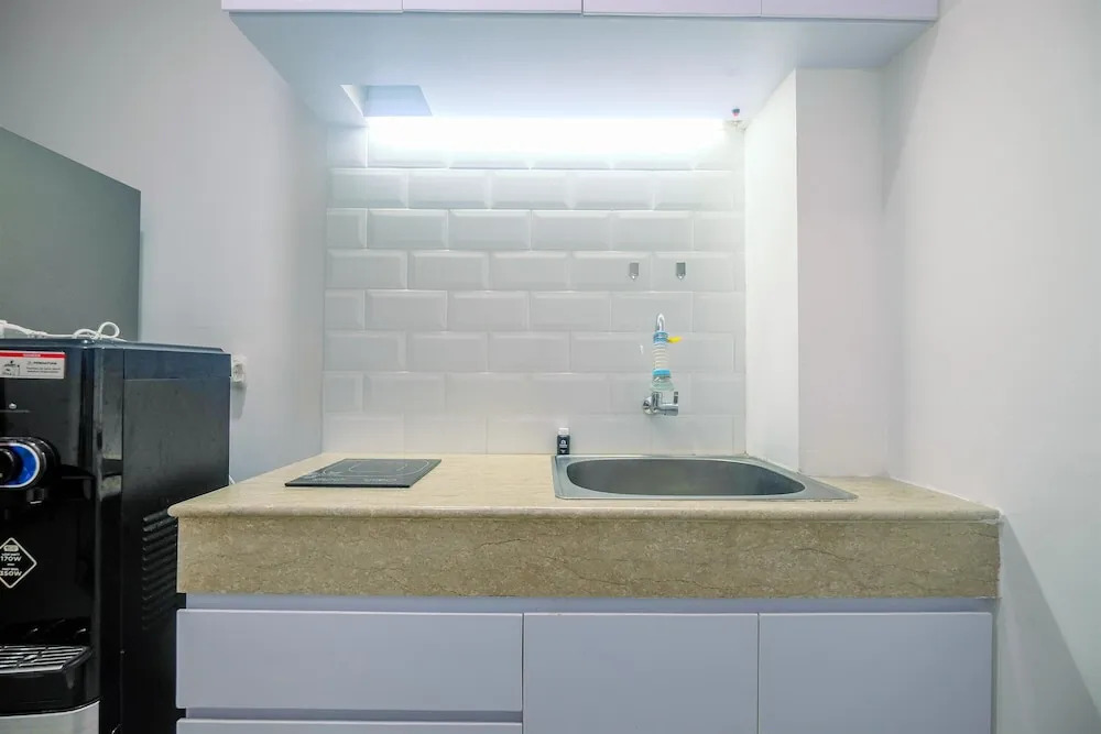 Comfort 1BR Apartment at Evenciio Margonda By Travelio