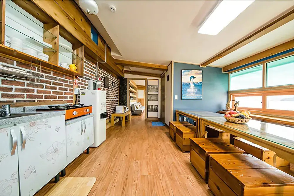 Yeosu White Village Pension
