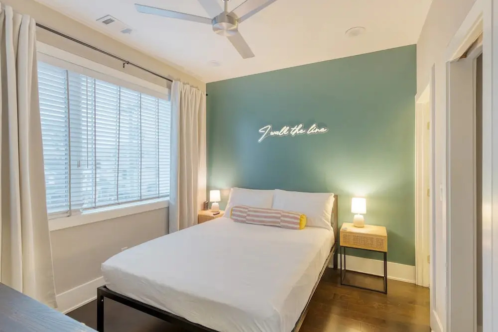 Huge Private Rooftop Deck w/ Firepit + Putt-putt 8 Mins to Broadway Doralee