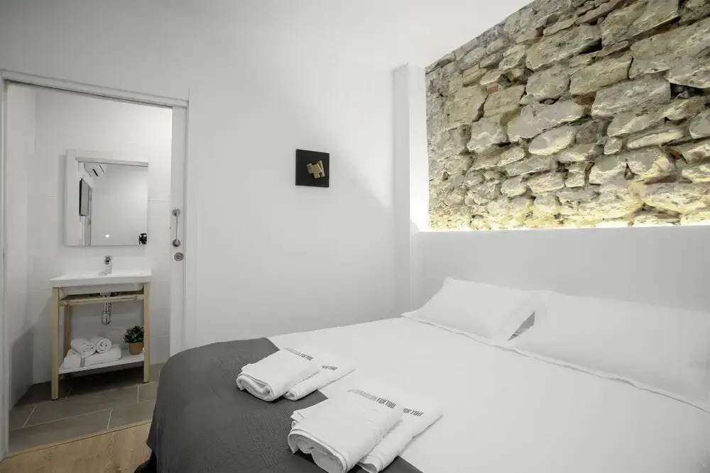 32 De Agosto ROOMS