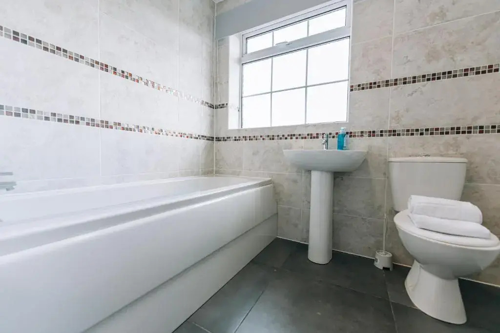 Sudbury House 3 Bedrooms Workstays UK Video Tour Available