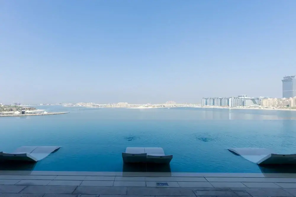 Luxurious Waterfront 1BR with Sea Views