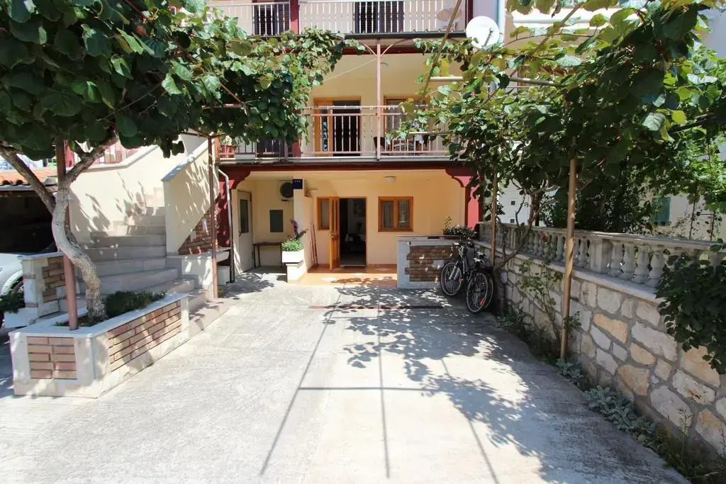 Room and Apartments Mariza