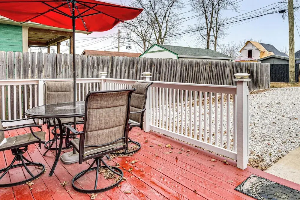 3 Mi to Dtwn Indy: Bright Home w/ Furnished Deck