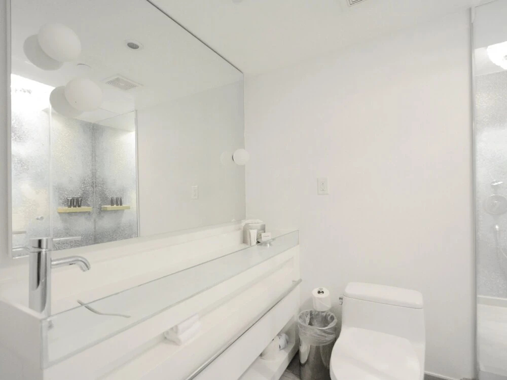Miami World Rental - Mondrian 401