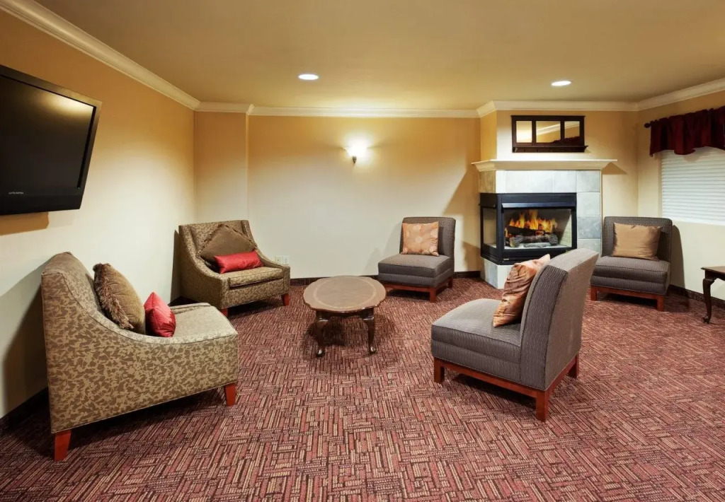 Holiday Inn Express & Suites Watsonville by IHG