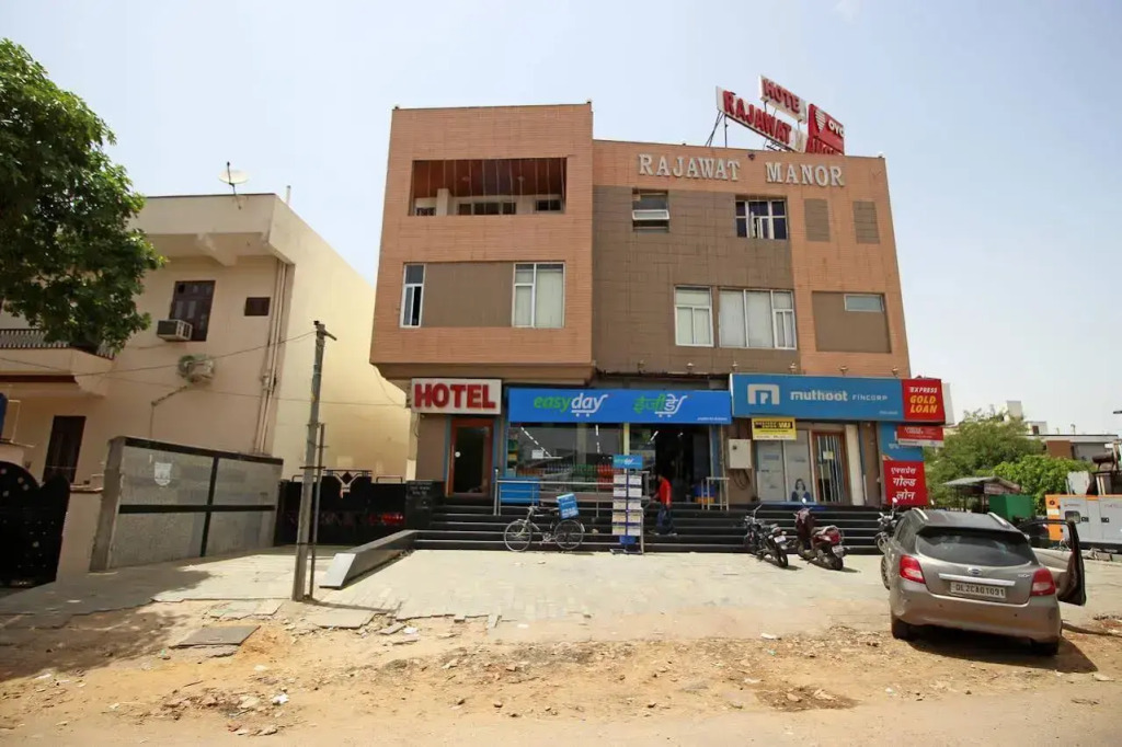 OYO 2206 Hotel Rajawat Manor