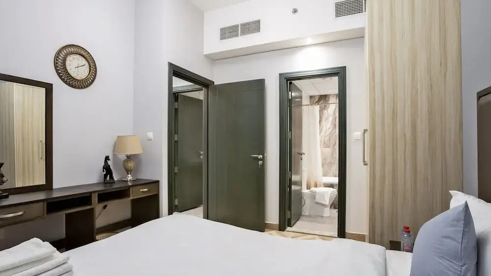 Luxury StayCation - Elegant 1BR Apartment in the Heart of Dubai
