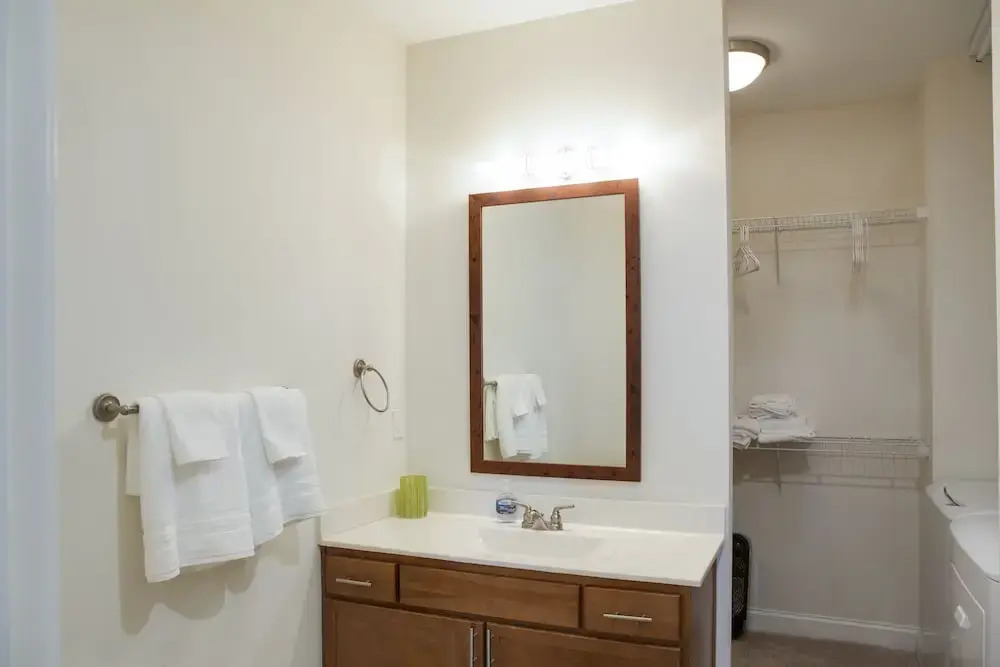 Wesley Heights Studio 1 BR Apts by Frontdesk