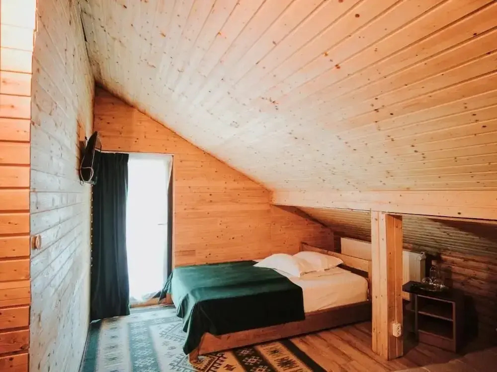 Cabana Laptici - statiunea Pestera-Padina, Bucegi