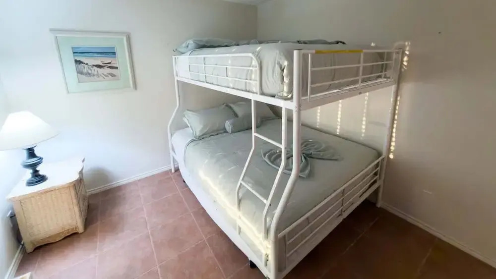 Renovated 1st Floor Beach 250ft Pool 2 Bedroom Apts