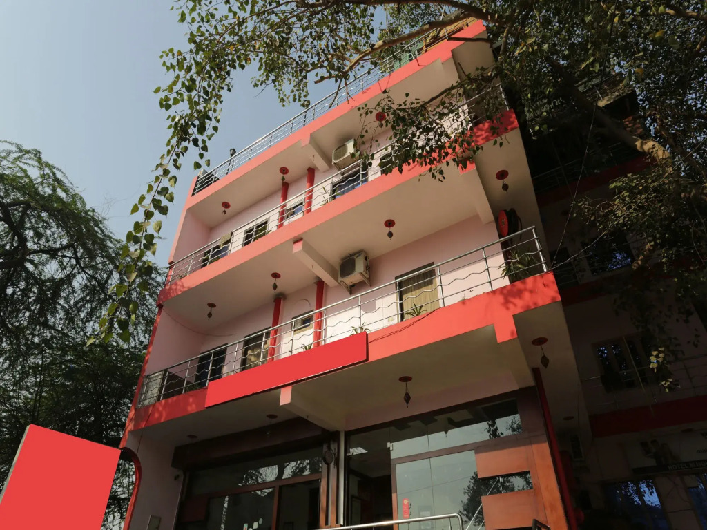 OYO 12221 Hotel M house