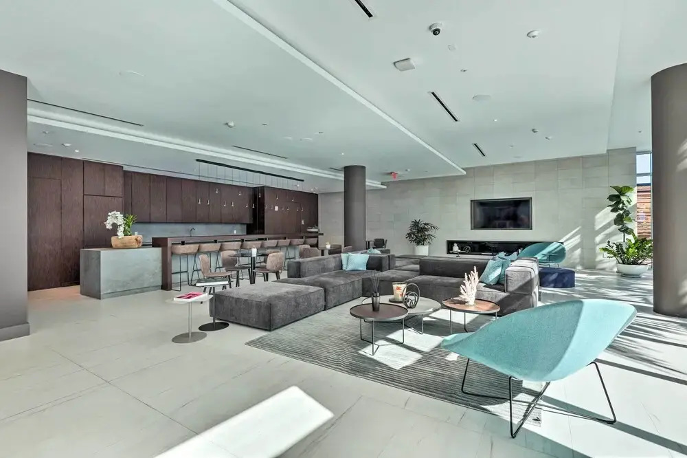 Chic Miami Condo w/ Pool, 6 Mi to South Beach