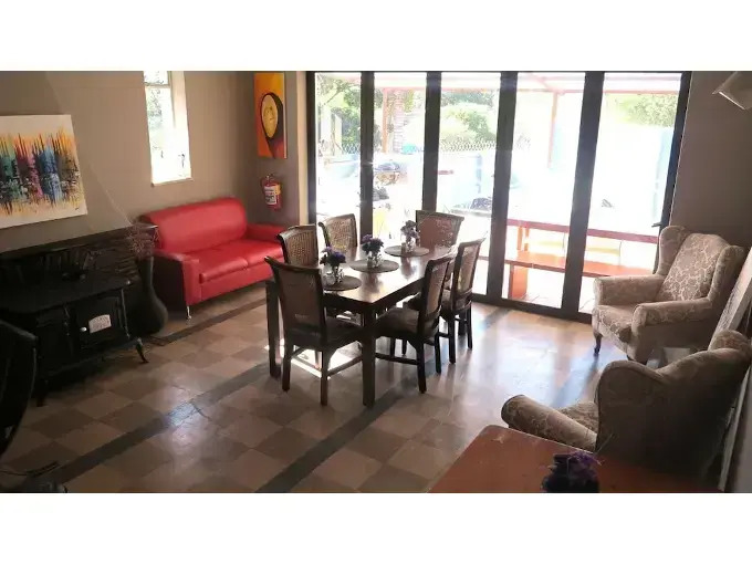 Umgwezi Lodge And Backpackers