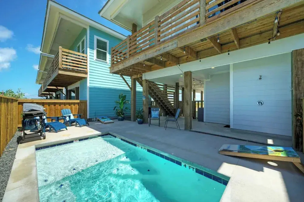 2 Homes, Sleeps 22 2 Private Pools, Firepit, Steps to Beach Boardwalk Access