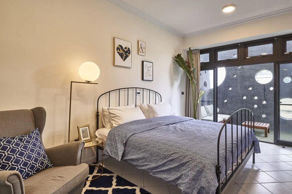 noir B&B