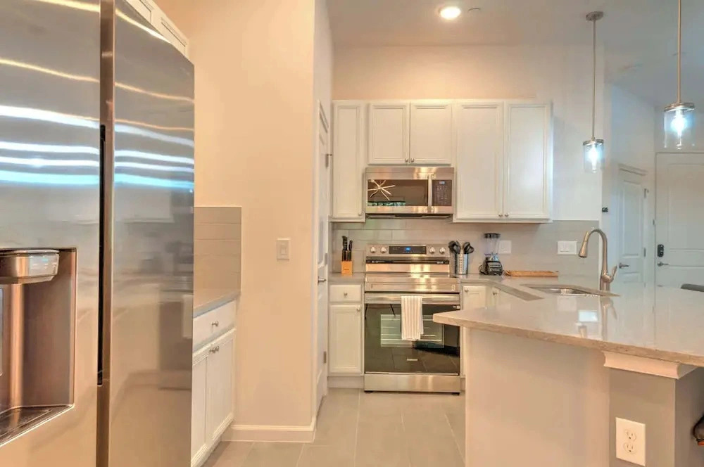 Luxury Townhouse w/ Private Pool Near Disney & Universal