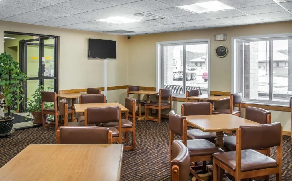 Coratel Inn and Suites By Jasper River Falls