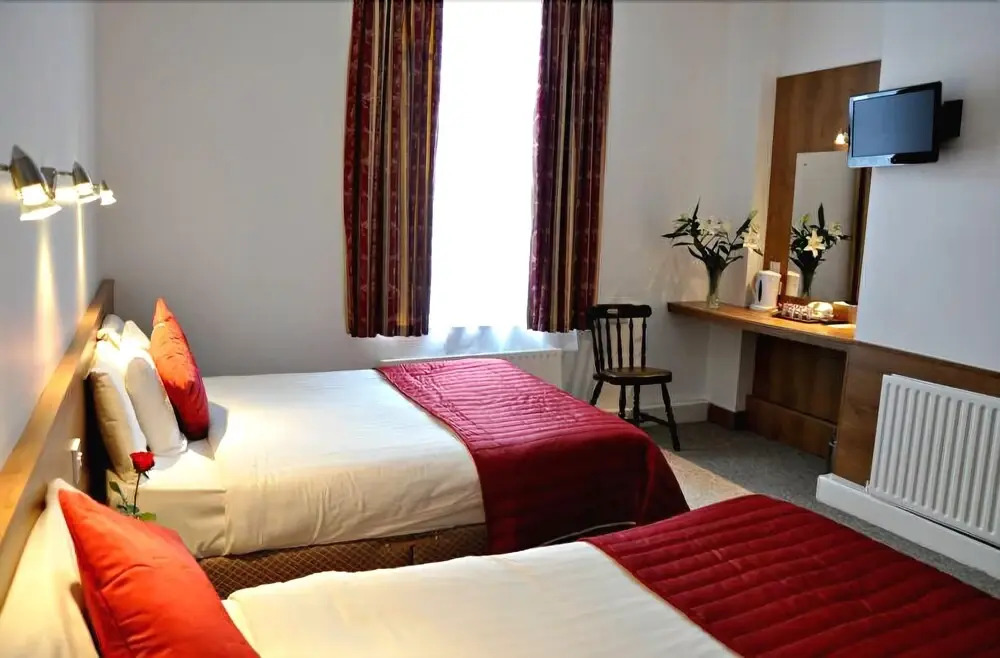 Maple Hotel