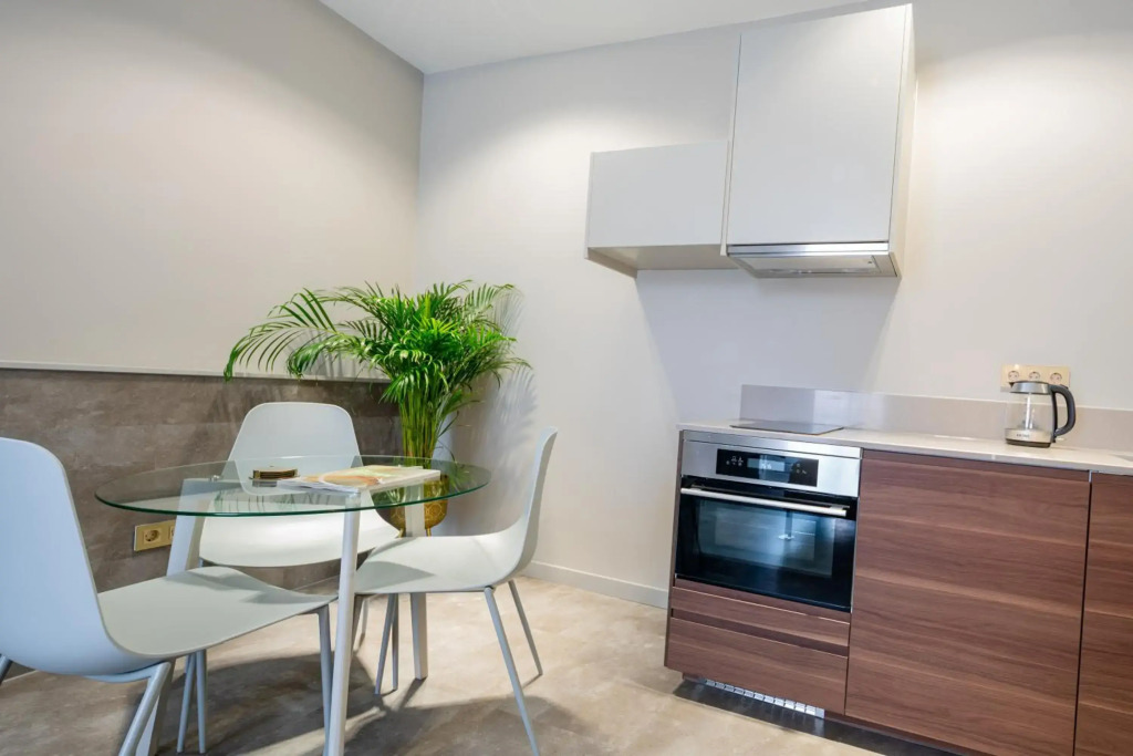 The Den Newly Build Apartment 7-Minutes From Rotterdam City Central Station