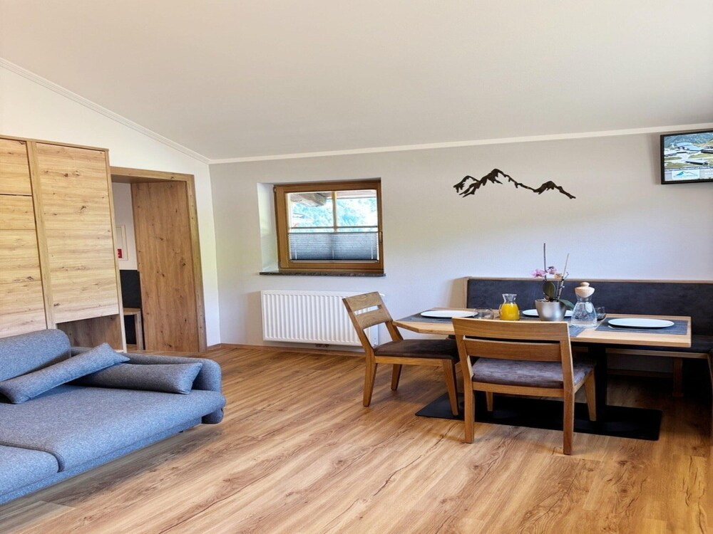 Sunny Alpine Apartment by the Slopes
