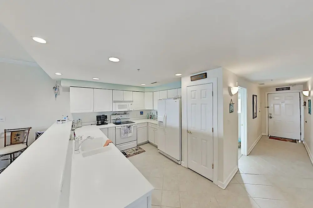Bayfront Bliss Rooftop Pool, Short Walk To Beach 3 Bedroom Condo
