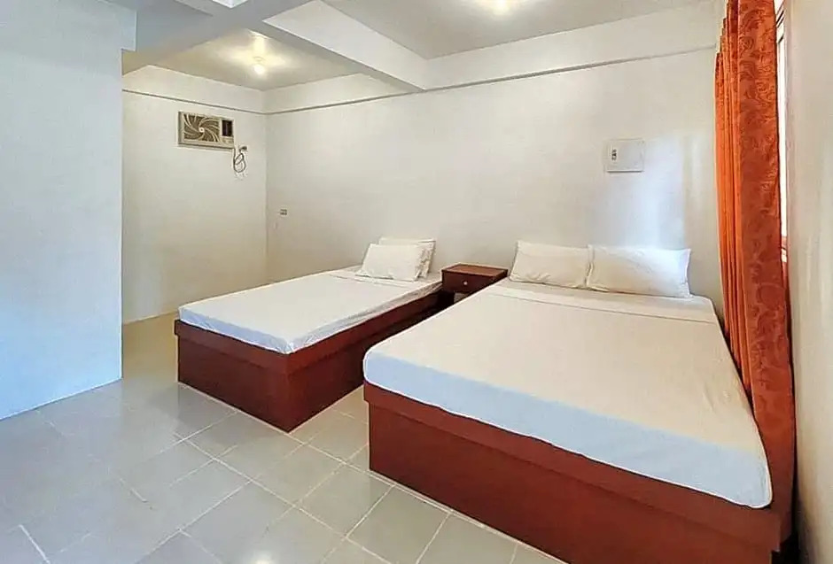 RedDoorz @ The Central Inn Boracay Island