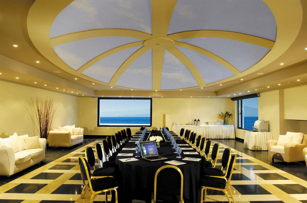 Grand Resort Lagonissi