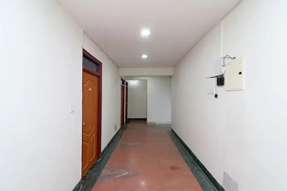OYO 18587 Alok House