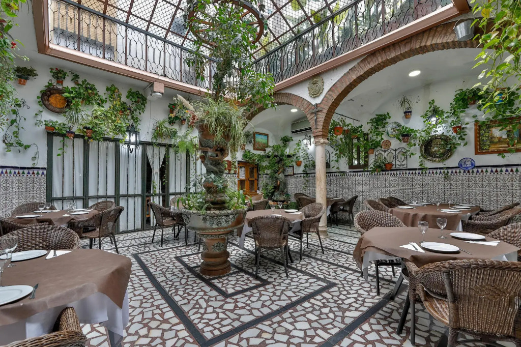 Hotel Las Palmeras by Vivere Stays