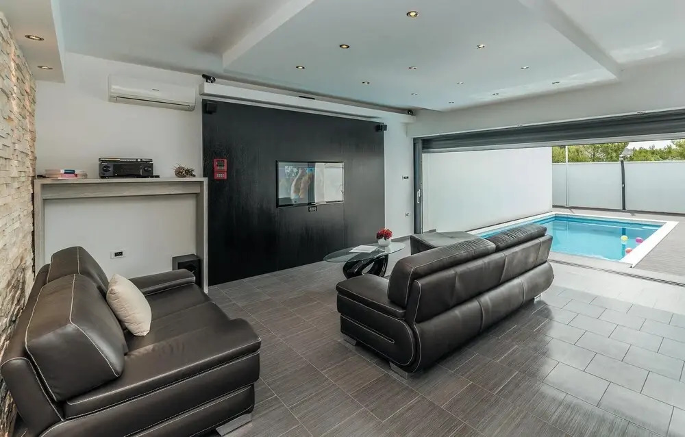 Stunning Home in Vrsi Mulo With Wifi and 4 Bedrooms