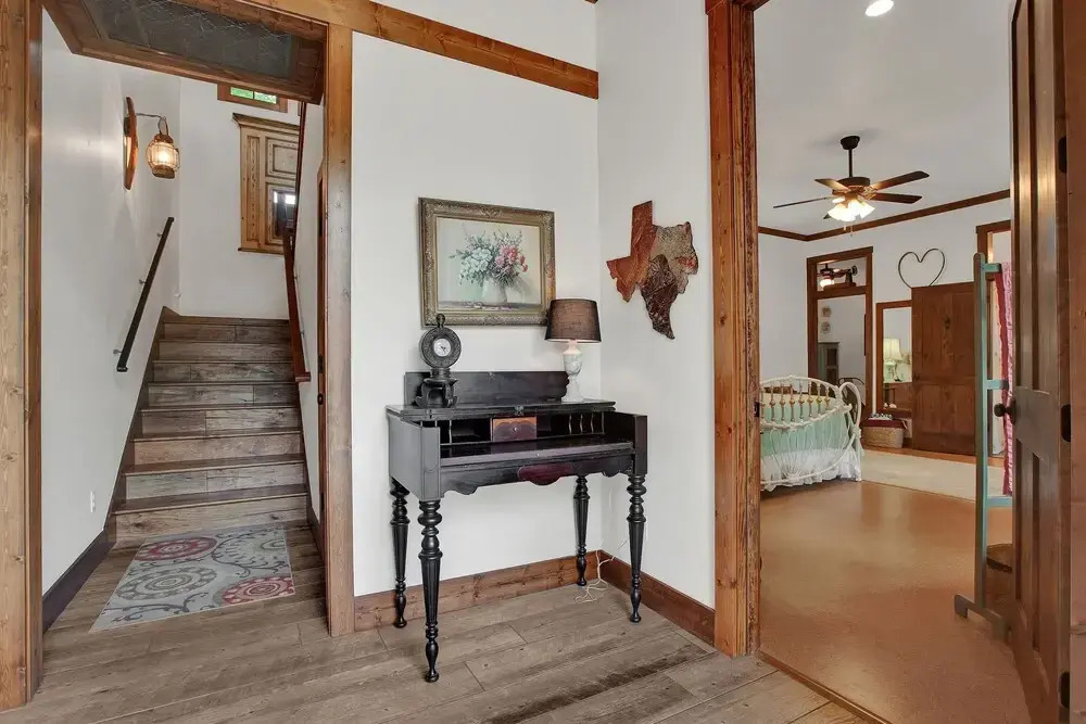 NEW Luxury One Block to Main St With Hot tub and Fire pit