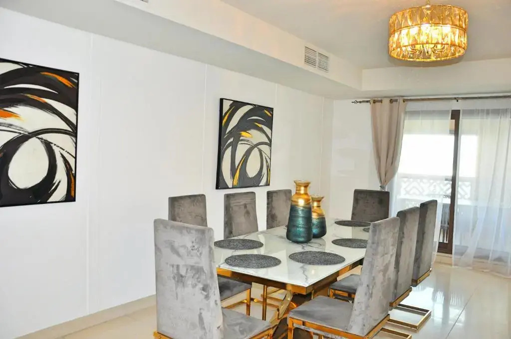 Spacious 4 bd and 2 bd apartments with amazing Sea view