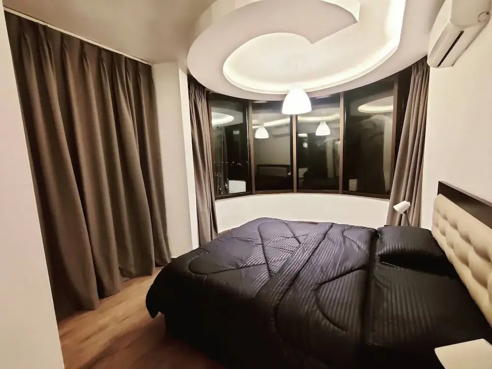 "28 1- Lovely Apartment Close to all Services"