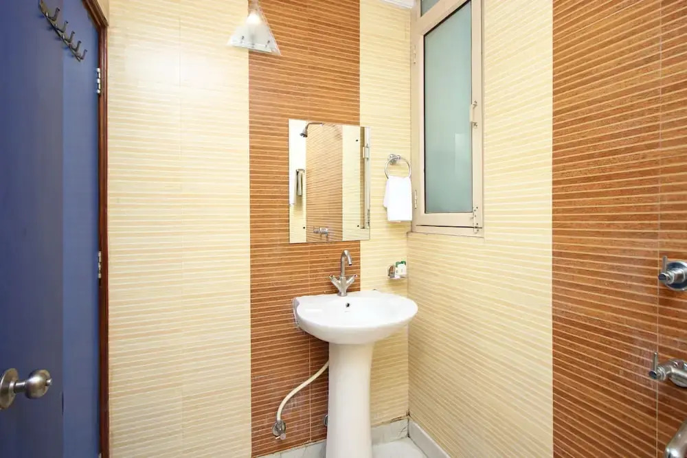 OYO 7619 Hotel VRS