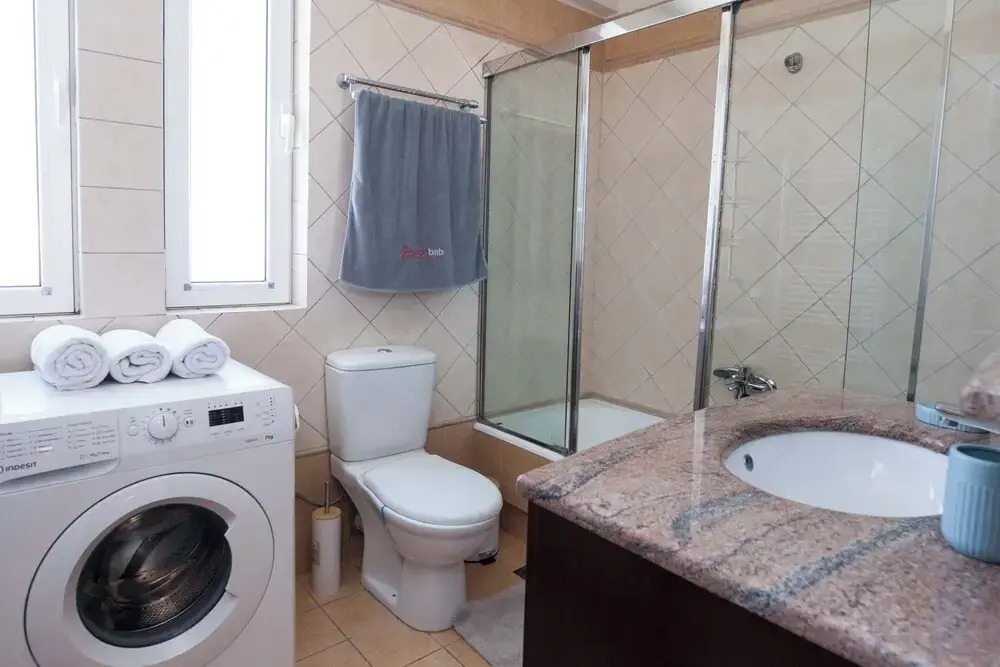 Luxe 3 Bd Penthouse 5 Min from Drosia