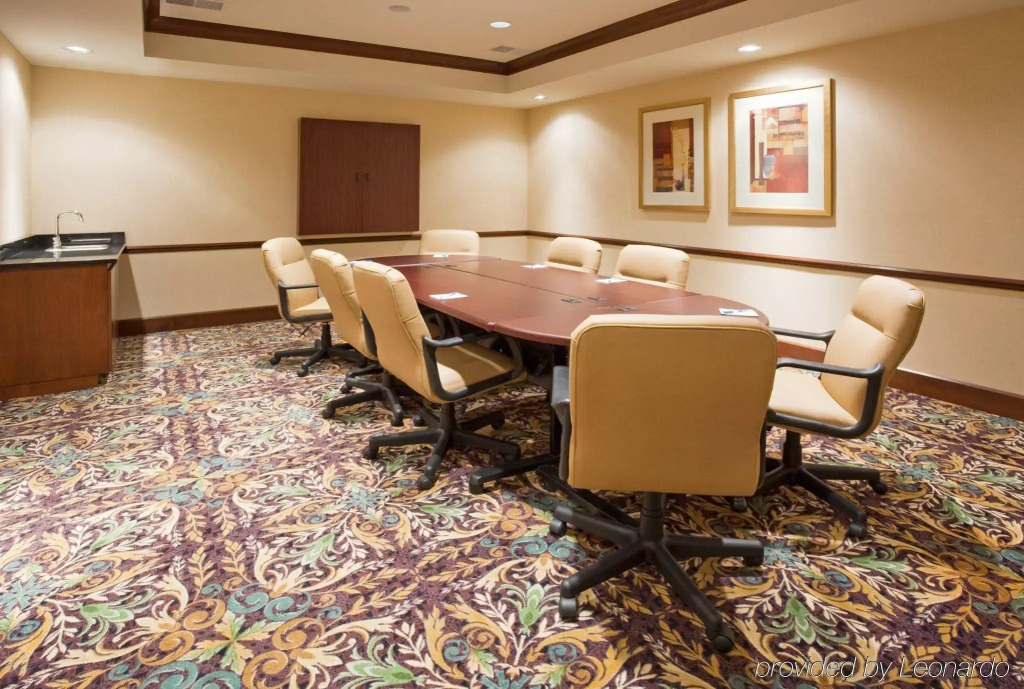 Staybridge Suites Milwaukee West-Oconomowoc by IHG