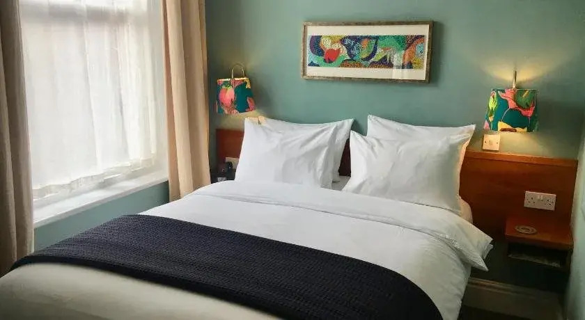 City Centre Luxury Holiday House with Outdoor Bath and Parking