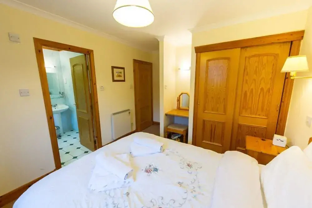 Raven Lodge with beautiful views of Loch Dochart