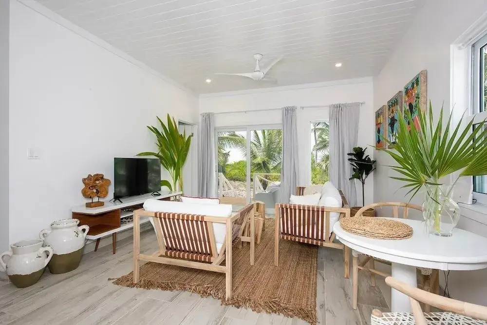 Bica Bung - New! Private Beachfront Cottage French Leave Beach 1 Bedroom Bungalow